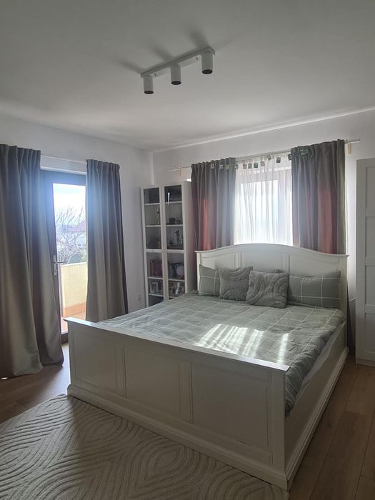 Casa  de Vanzare/ Inchiriat  -Vanatori