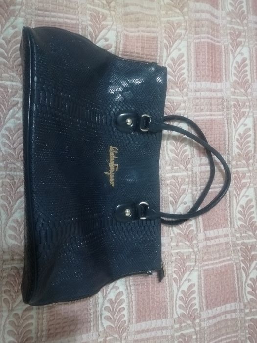 Маркова дамска чанта Salvatore Ferragamo