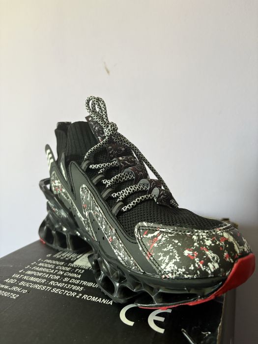 Pantofi sportivi cu suspensie