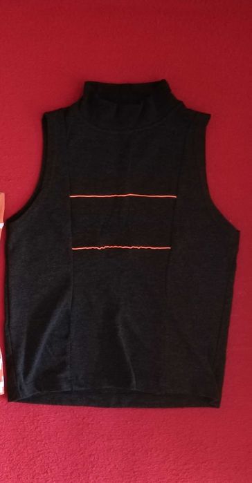 Къси блузки и потници памучни и изкуствени материи размери S и M