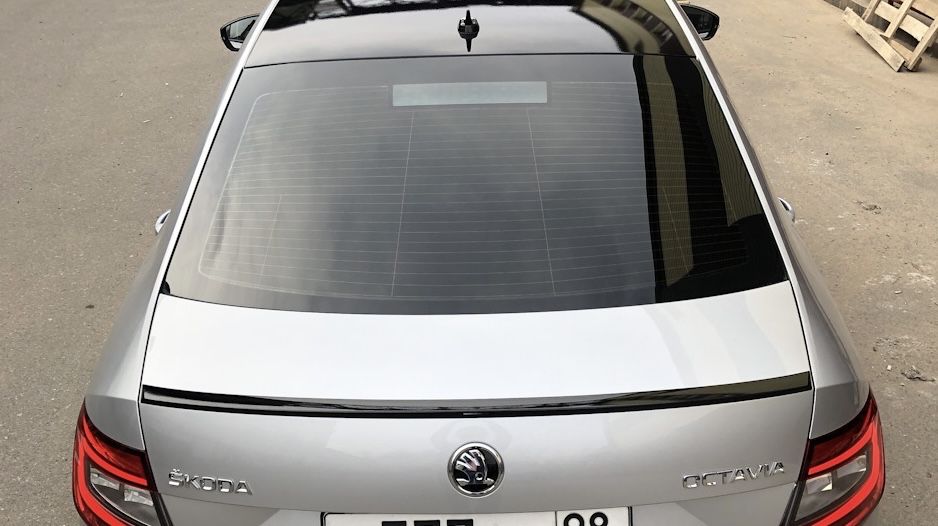 задний лобовой стекло Skoda Octavia A7