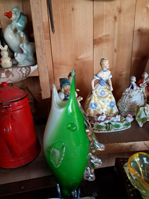 Veze ßi alte obiecte din sticlâ