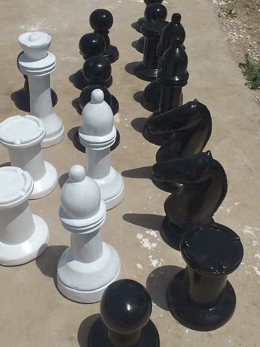 Shaxmat donalari 25sm dan 45 sm gacha bo‘lgan haykallar.