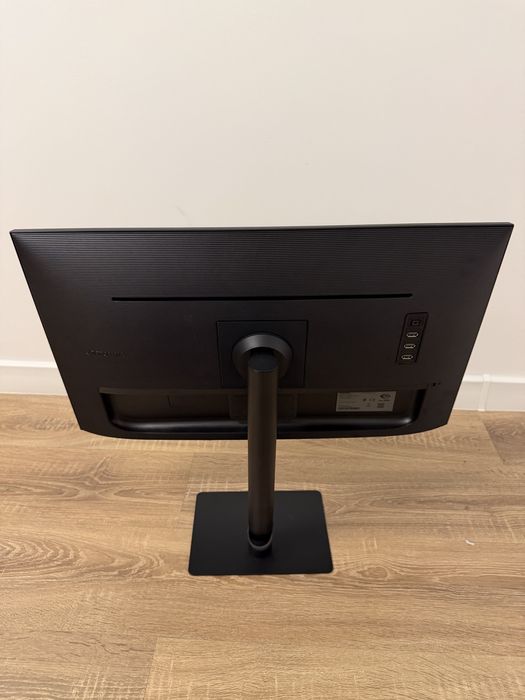 Samsung ViewFinity S8 (S27B800PXM) на запчасти — разбита матрица