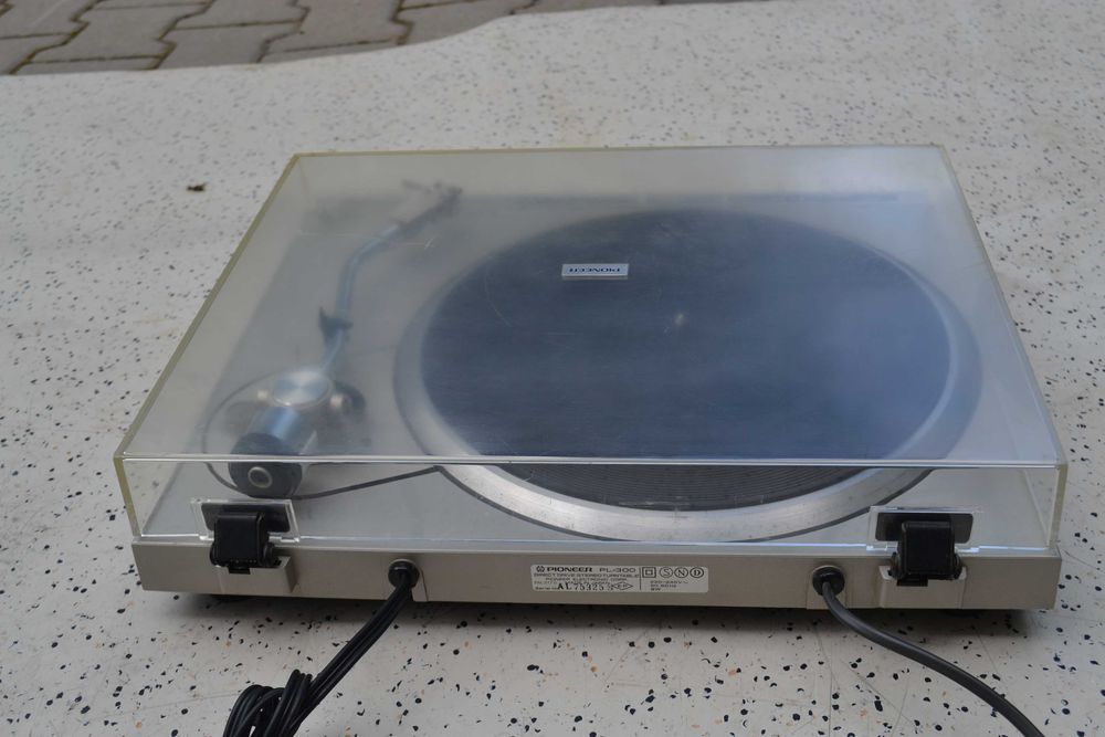 Pick up Pioneer PL 300