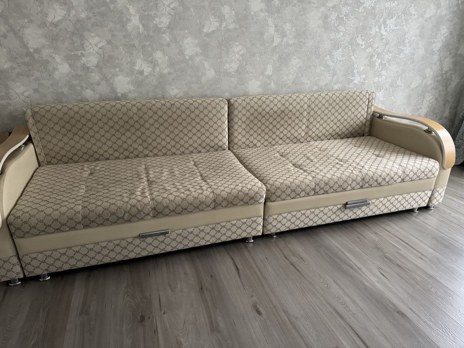 Продам диван 4м. Срочно, самовывоз