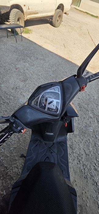 Продавам скутер 125 к всичко платено