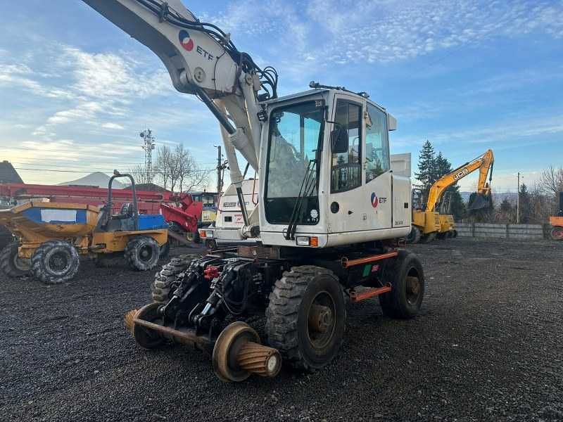 Excavator pe roti pentru cale ferata Atlas 1404 , 2014 Negresti-Oas ...
