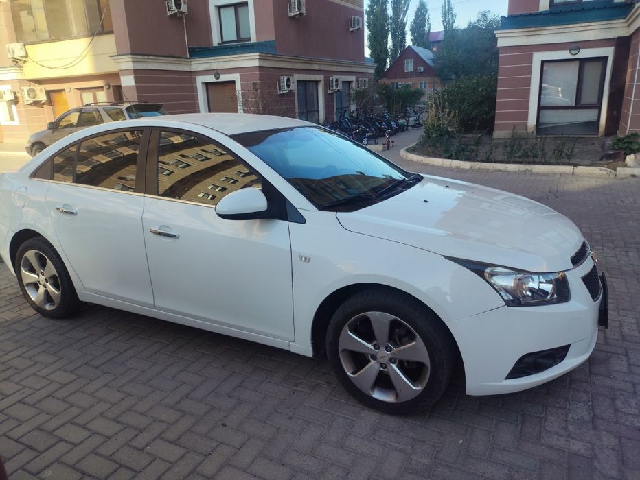 Продам Шевроле Круз 2012г1.8 акпп.