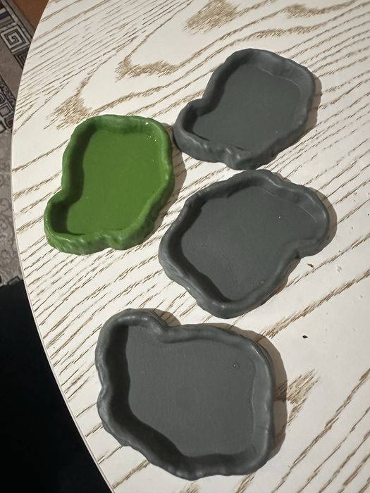 Поилки или кормушки для риптилий или других животных