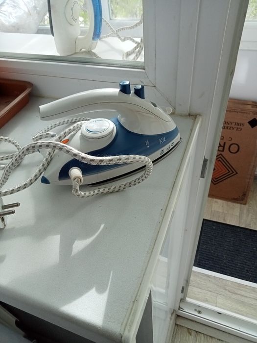 Продам маленький утюг