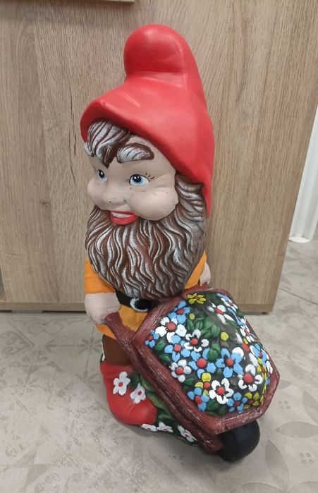 Джудже с количка - керамична фигура