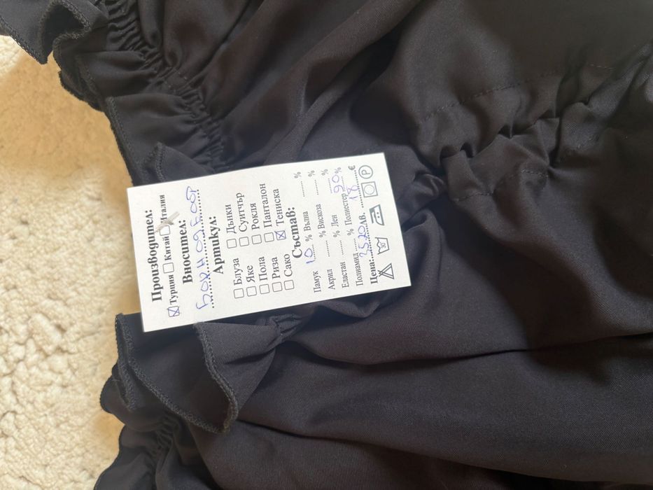 Черна къса блуза с паднали рамене