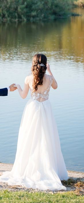 Rochie de mireasa marimea 36, cu trena, crinolina si voal