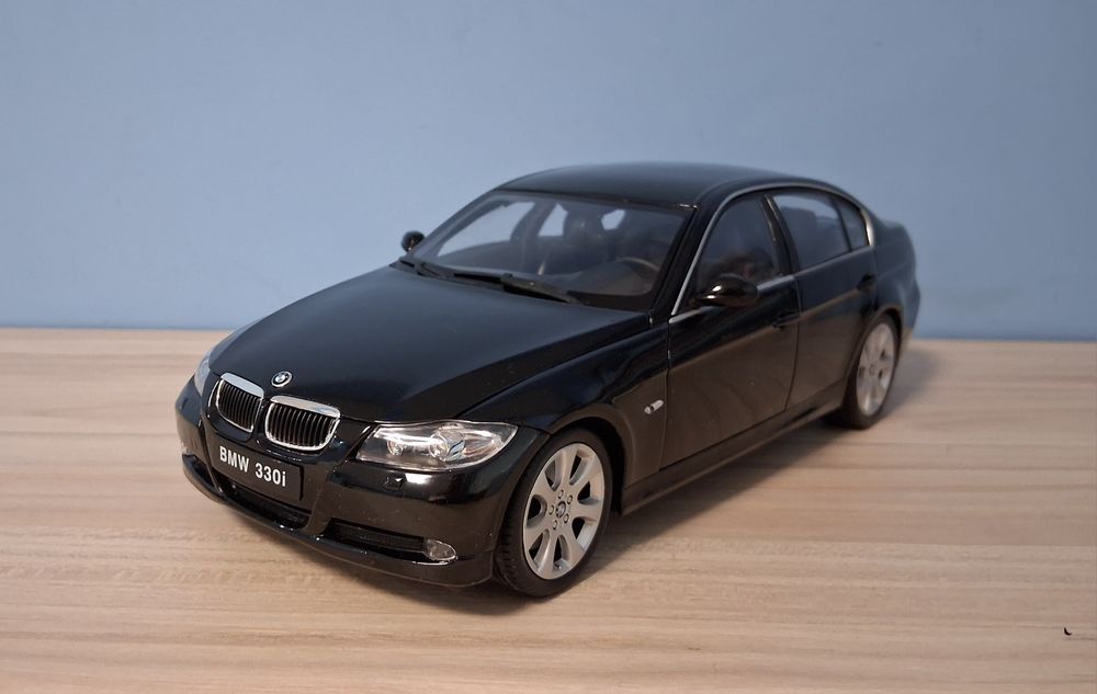 BMW 330i (E90) 1:18 Welly