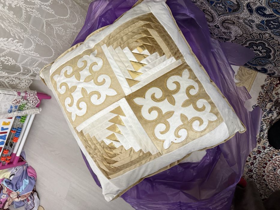 Корпе с подушками