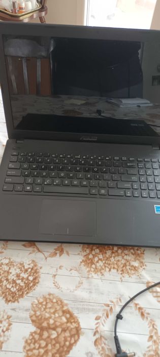 Лаптоп за работа - Asus, 17 инча екран