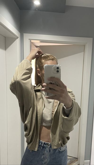 Бомбър яке в бежово размери XS и S