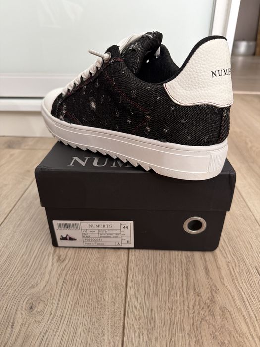 Продам кросовки