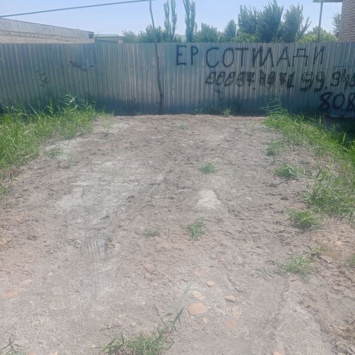 Hamma sharoitga ega 12 sotix yer sotiladi