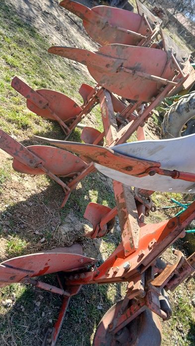 Plug reversibil cu 3 si 2 brazde