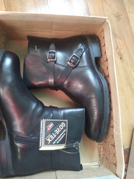 Продам кожанные ботинки Clarks