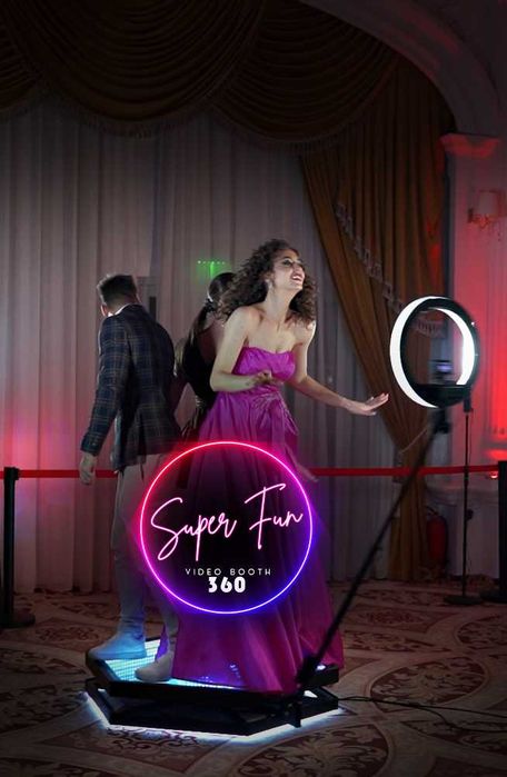 Platforma VideoBooth 360 de inchiriat: Nunti / Botezuri / Aniversari