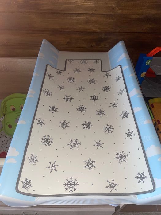 Твърда подложка за повиване на бебе