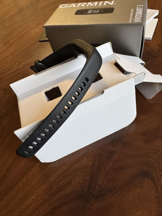 фитнес-часы Garmin Vivosmart 5