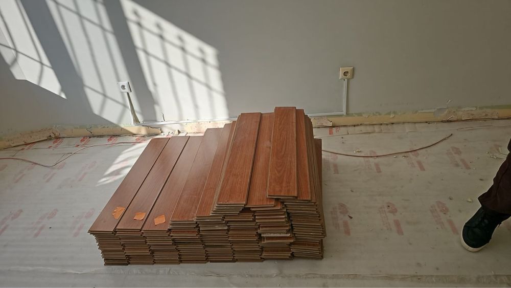 Продам б/у двери ламинат