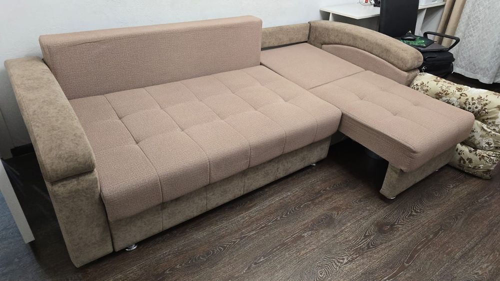 Диван мягкий, можно как угловой