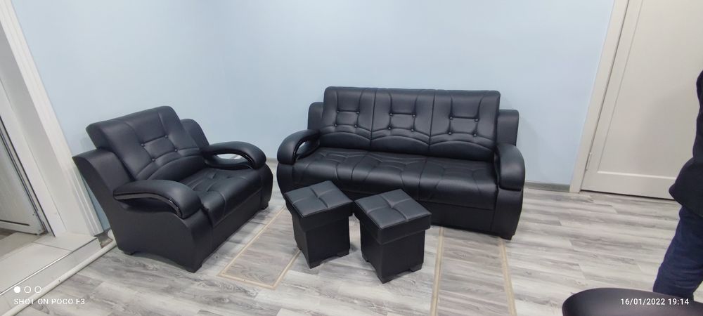 Диван и кресло+2пуфик 40х40 кожа заменитель прочная мебель