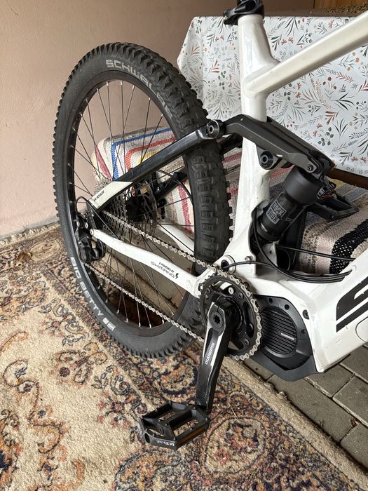 Bicicleta electric full suspension
