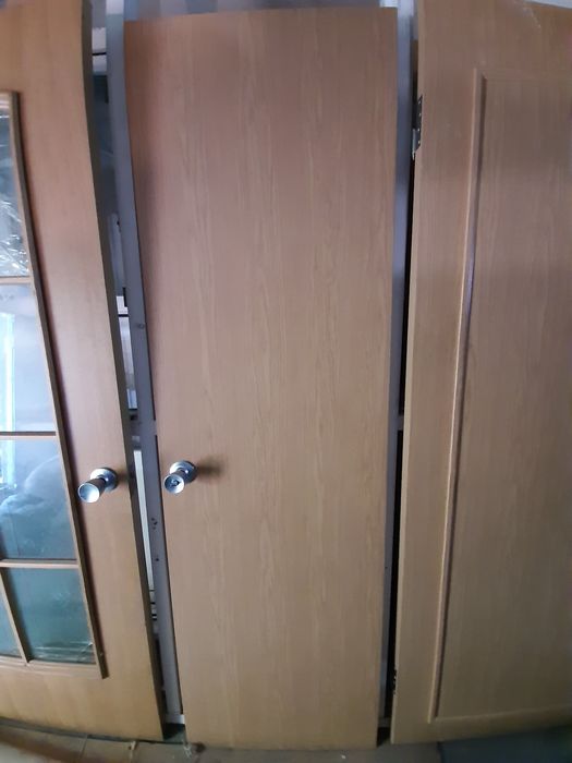 Двери межкомнатные бу.