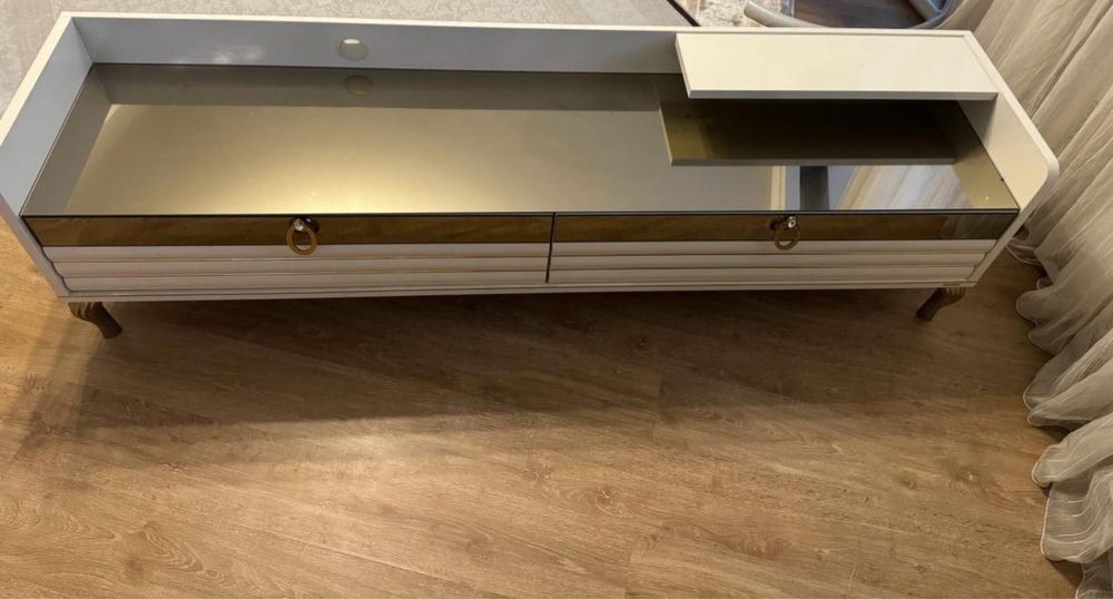 Подставка для телевизора