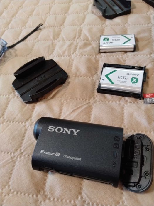 Екшън камера Sony  със много допълнителни екстри