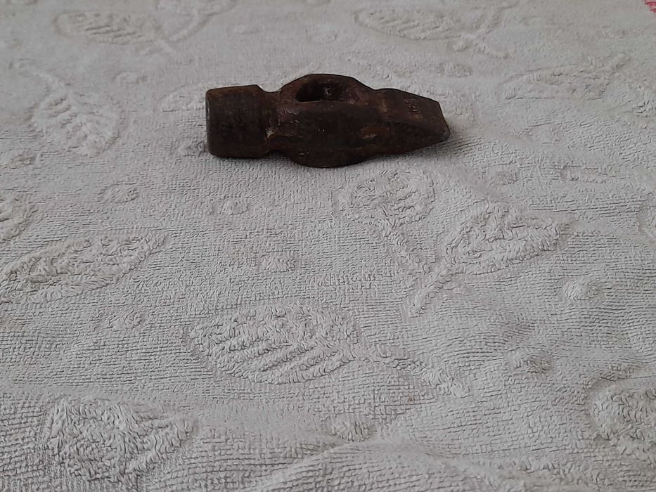 Продается головка  от молотка в отличном состоянии, б/у. Пр-во СССР.