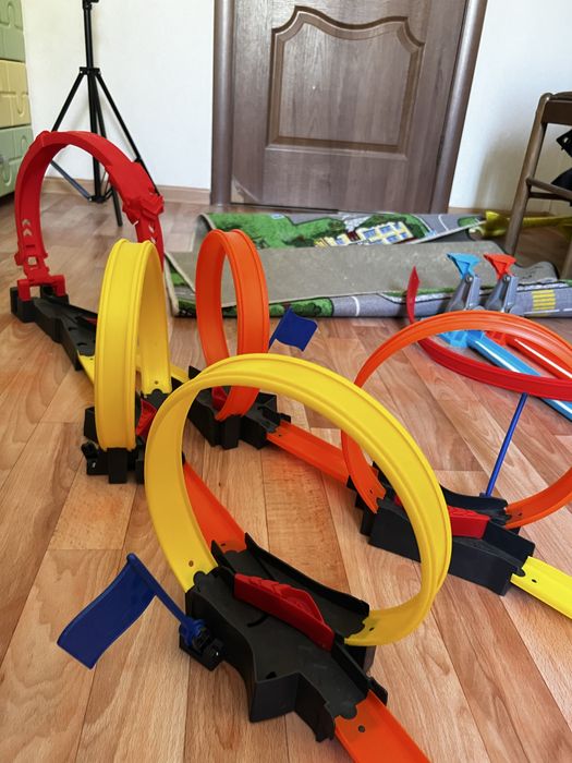 Продам трассу hot wheels