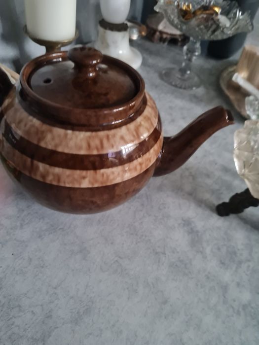 Ceainic frumos din ceramica