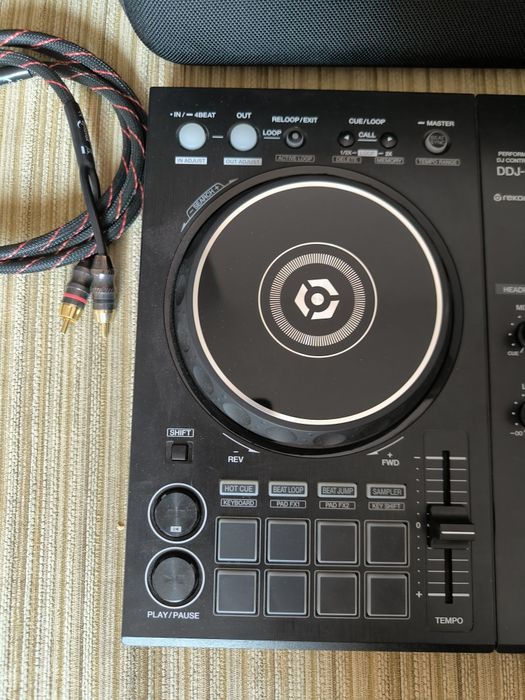 Pioneer DDJ-400 – Пълен премиум комплект (Твърд кейс + кабели) – КАТО НОВ!