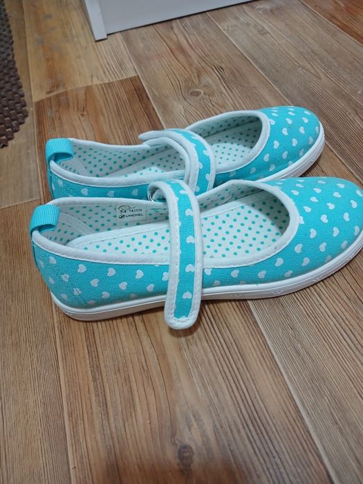 Продам детские сандалии 34 размера
