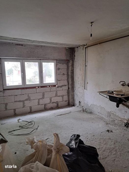 Apartament 2 camere de vanzare , Carpati 2 , et. 1 , 62.900 euro neg.