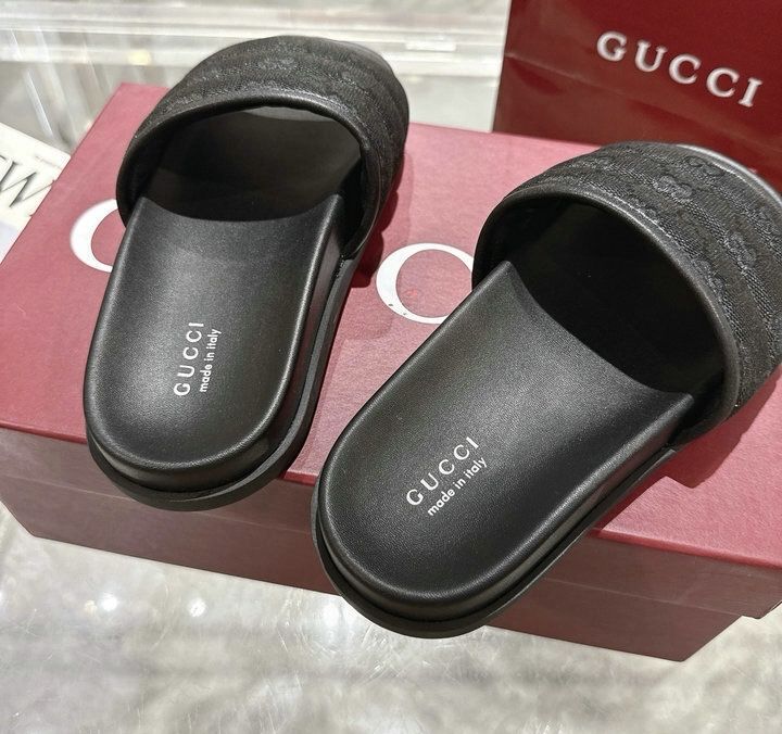 Slapi Gucci colectie noua