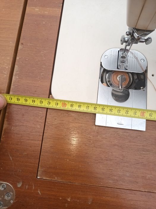 Mașină de cusut electrică SINGER 744