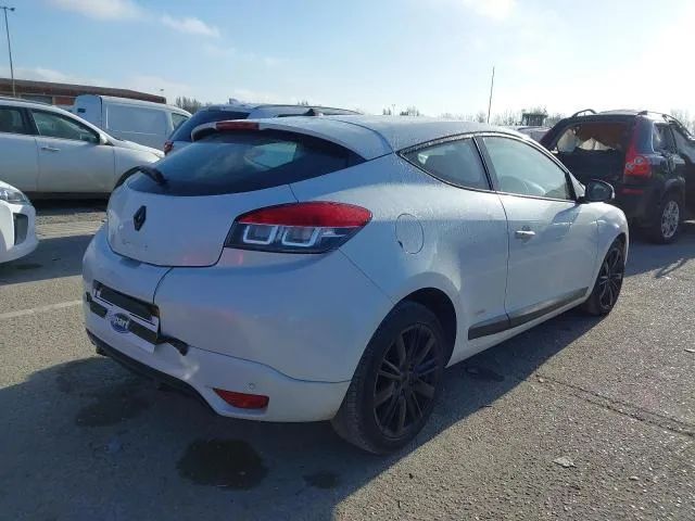 Piese de Renault Megane 3 2011 in 2 usi
