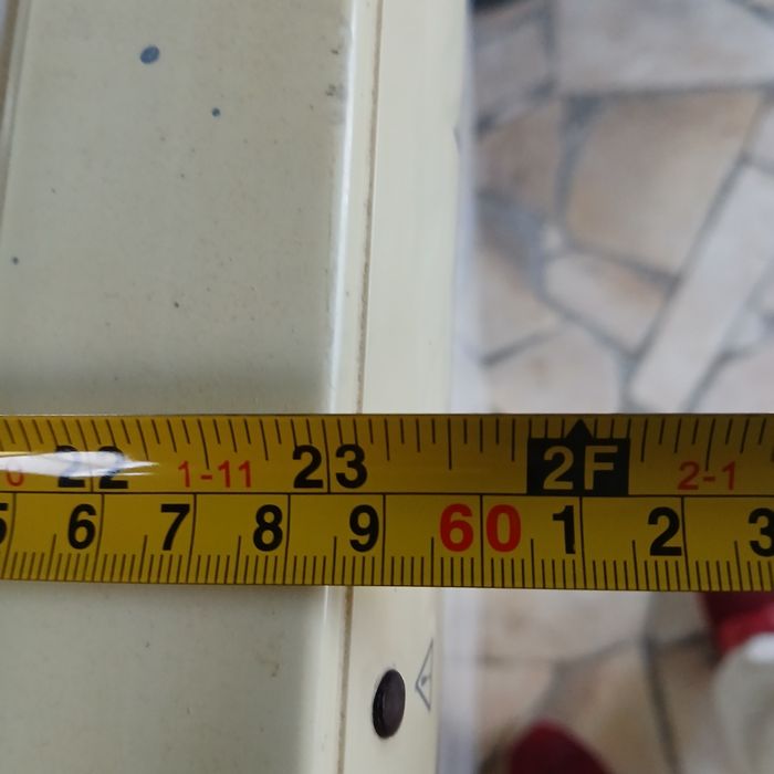 Продавам малък 80л.Фризер