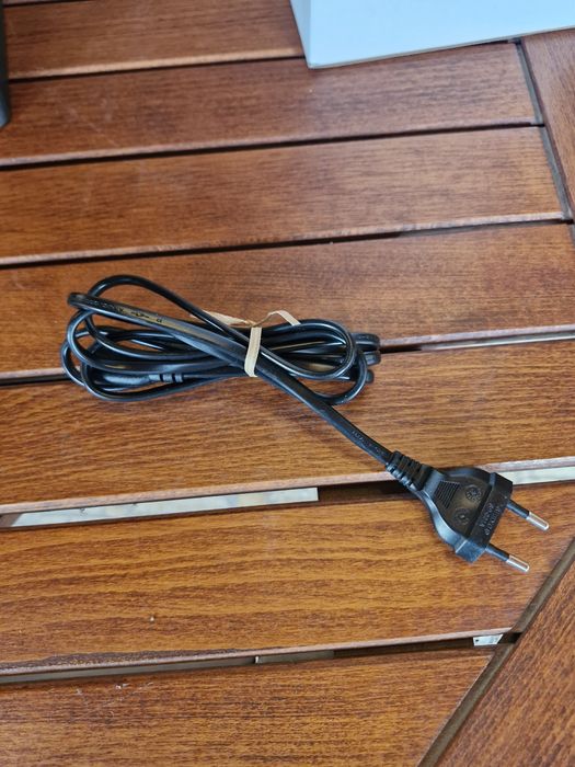 Ps4-slim pe negru