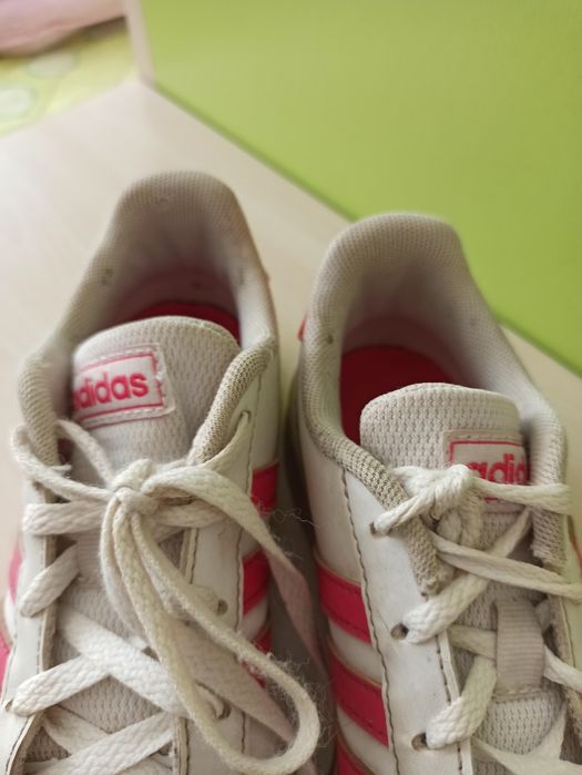 Маратонки Adidas номер 32