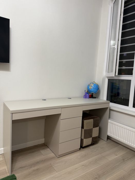 новый стол для школьников