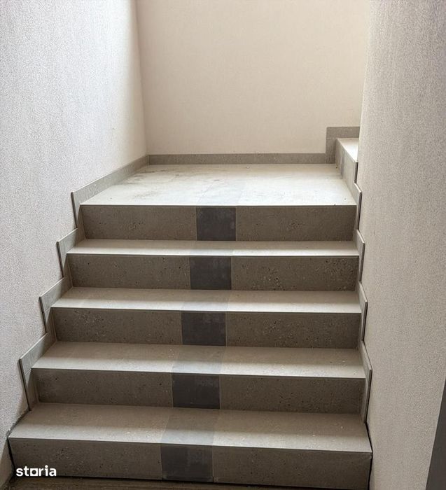 Apartament la etaj intermediar, zona Vivo
